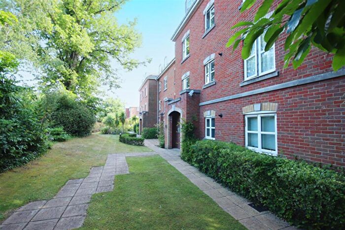 2 Bedroom Apartment To Rent In Hillcroft Close, Lymington, SO41