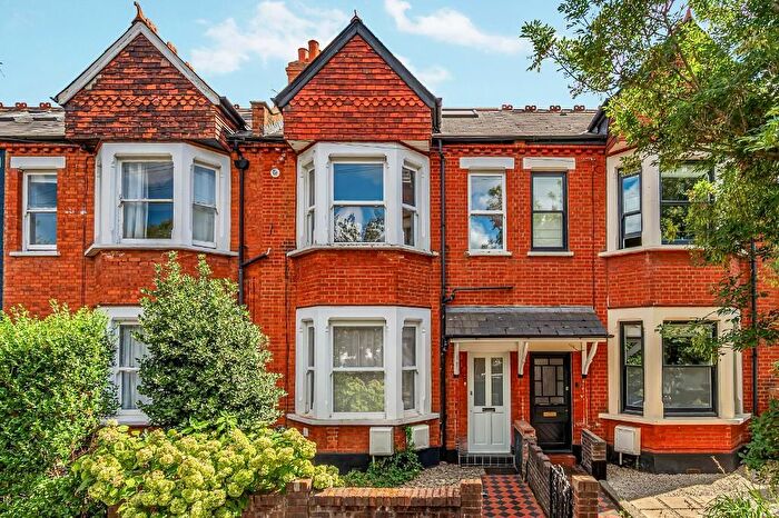 3 Bedroom Flat For Sale In Holly Park Road, Hanwell, London, W7