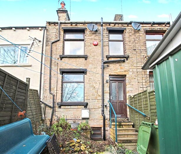 2 Bedroom Terraced House For Sale In Dockery, Huddersfield, HD1