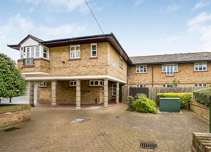 2 Bedroom Flat For Sale In Walpole Road, Teddington, TW11
