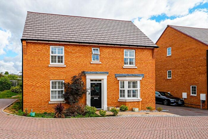 4 Bedroom Detached House For Sale In Babbage Grove, Leighton Buzzard, LU7