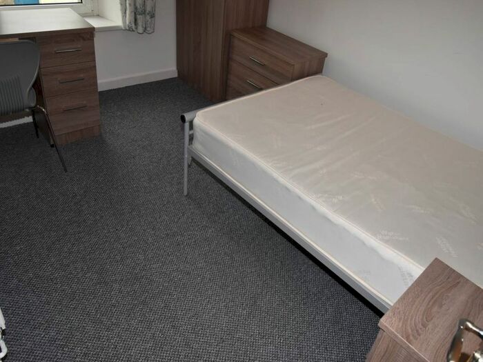 4 Bedroom Property To Rent In Fleet Street, Sandfields, City Centre, Swansea, SA1