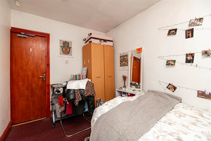 6 Bedroom House To Rent In Luton Road, Birmingham, B29