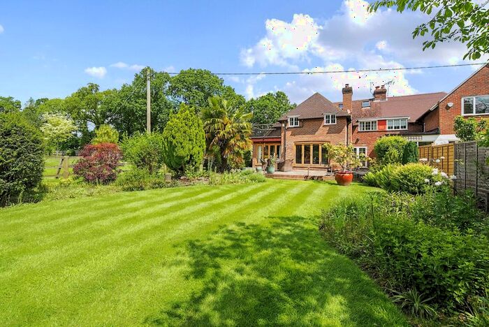 4 Bedroom Semi-Detached House For Sale In Brook Cottages, New Pond Road, Compton, GU3