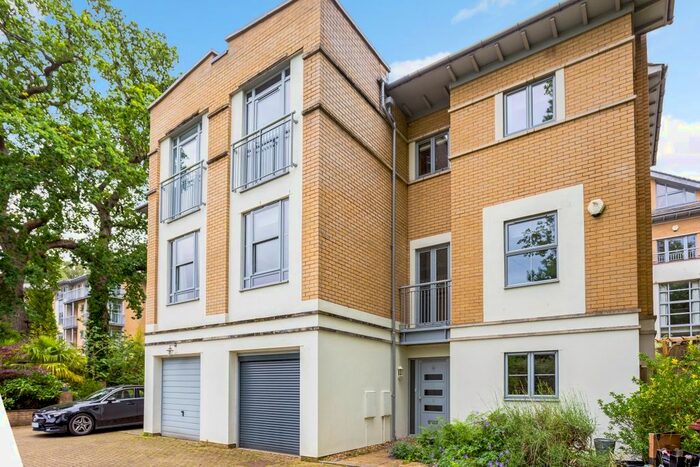 3 Bedroom Semi-Detached House To Rent In Linden Fields, Tunbridge Wells, TN2