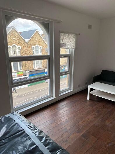 Studio To Rent In Seven Sisters Road, London, N15