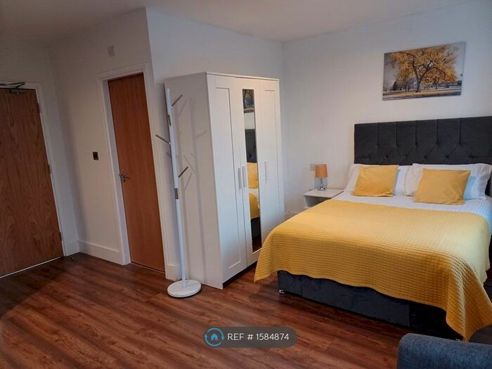 1 Bedroom Flat To Rent In Chapel St, Stafford, ST16