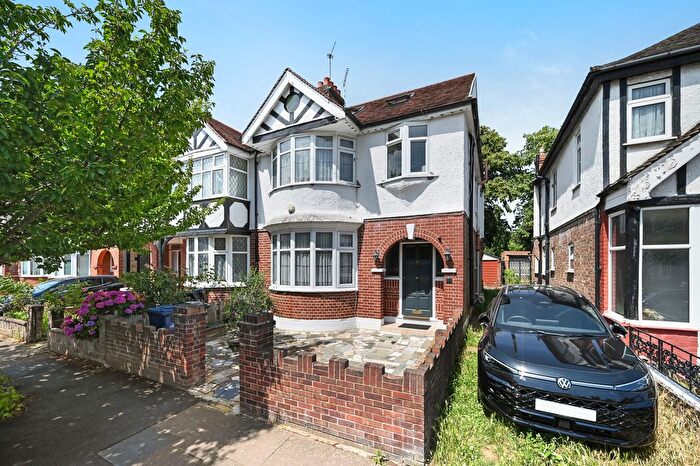 5 Bedroom Semi-Detached House For Sale In Ashfield Road, London, W3