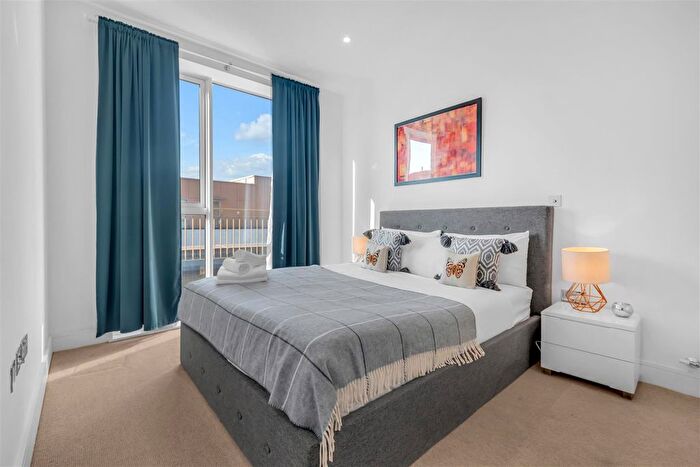 1 Bedroom Property To Rent In Lampton Road, Hounslow, TW3