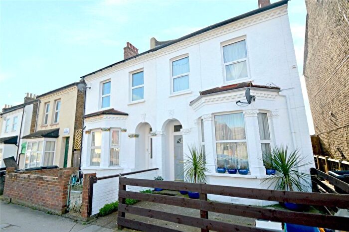 3 Bedroom Apartment To Rent In Crowther Road, London, SE25