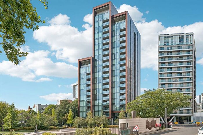 2 Bedroom Flat To Rent In Buckhold Road, Wandsworth, SW18