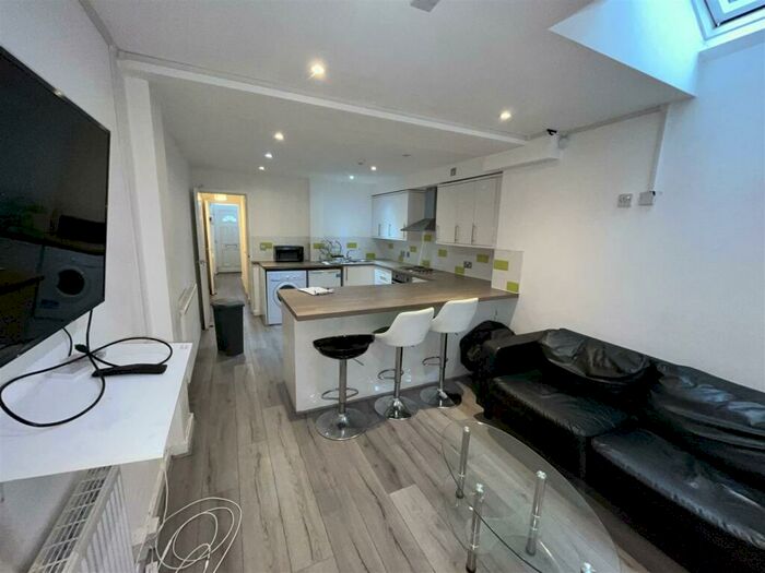 6 Bedroom Terraced House To Rent In North Road, Selly Oak, Birmingham, B29