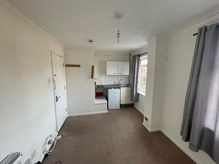 Semi-Detached House To Rent In Mulgrave Road, Sutton, SM2