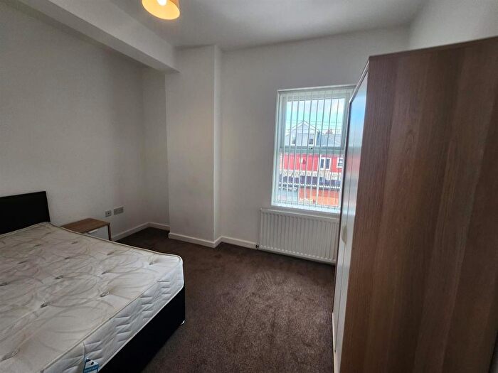 4 Bedroom Flat To Rent In Montgomery Road, Manchester, M13