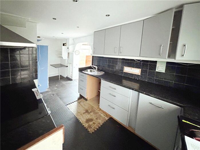 3 Bedroom End Of Terrace House For Sale In Fleming Avenue, North Baddesley, Southampton, Hampshire, SO52