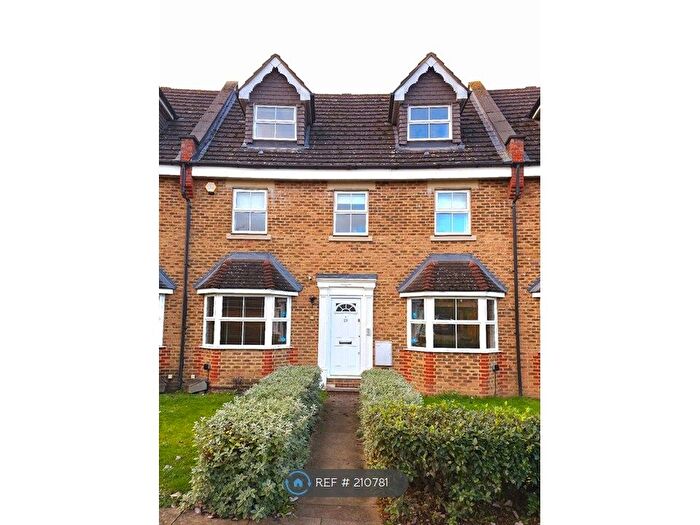 5 Bedroom Terraced House To Rent In Pembroke Avenue, Pinner, HA5
