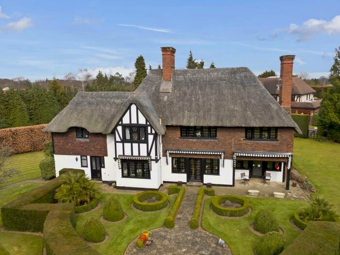 4 Bedroom Detached House To Rent In Silverdale Avenue, Ashley Park, Walton On Thames, Surrey, KT12