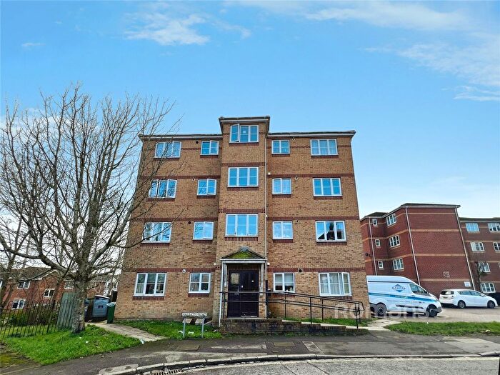2 Bedroom Flat For Sale In Halimote Road, Aldershot, Hampshire, GU11
