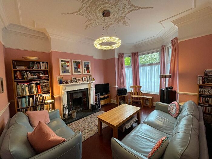 4 Bedroom Terraced House For Sale In Spring Bank West, Hull, HU3
