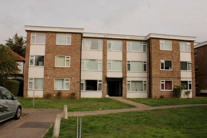 2 Bedroom Flat To Rent In Ferguson Court, Romford, RM2