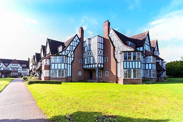 2 Bedroom Flat To Rent In Queens Drive, Ealing, London, W3