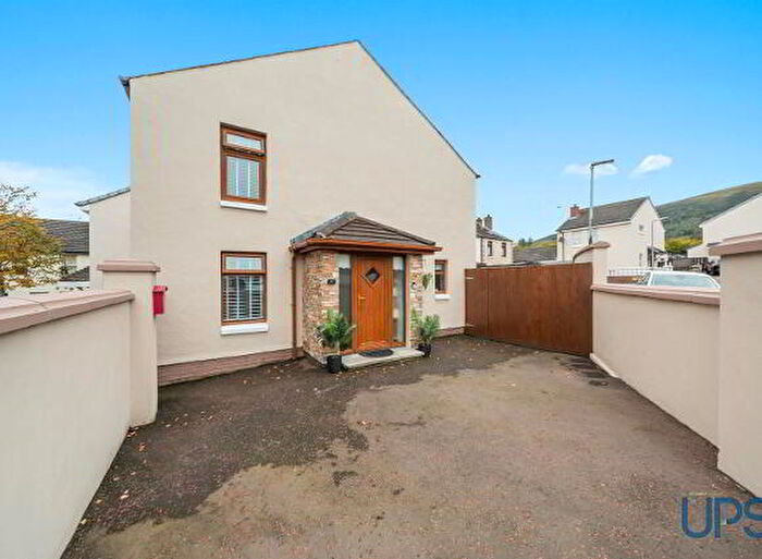 4 Bedroom End Of Terrace House For Sale In Gortnamona Court, Belfast, BT11