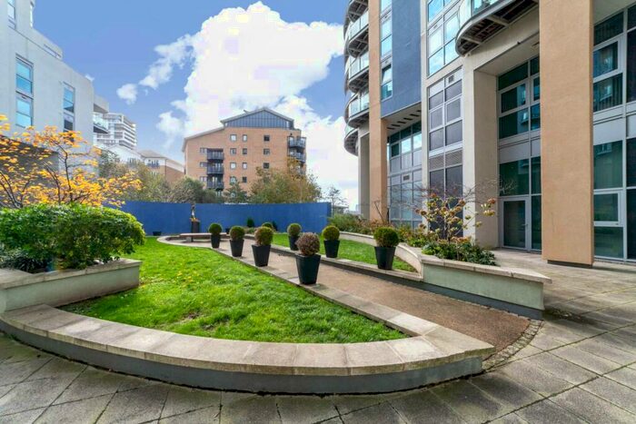 2 Bedroom Flat To Rent In Vicentia Court, Bridges Court Road, SW11