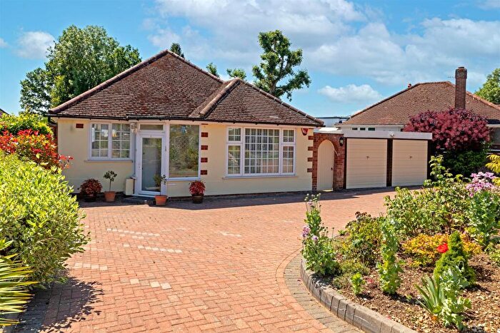 3 Bedroom Detached Bungalow For Sale In Green Lane, St. Albans, AL3