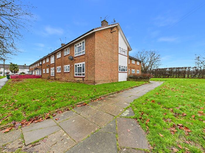2 Bedroom Maisonette For Sale In Ashdown Drive, Crawley, RH10