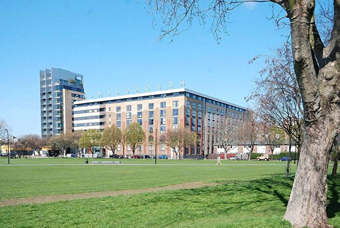 2 Bedroom Flat For Sale In Poole Street, Islington, London, N1