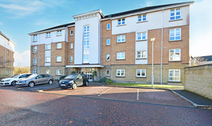 3 Bedroom Flat For Sale In The Paddock, Hamilton, ML3