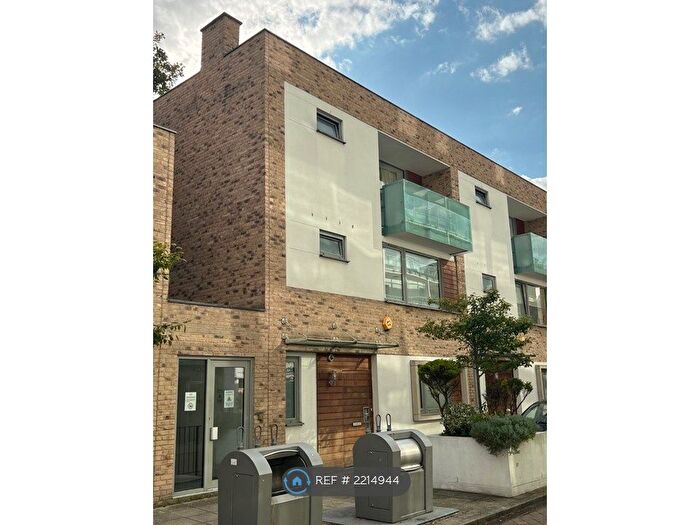 3 Bedroom Terraced House To Rent In Printers Road, London, SW9