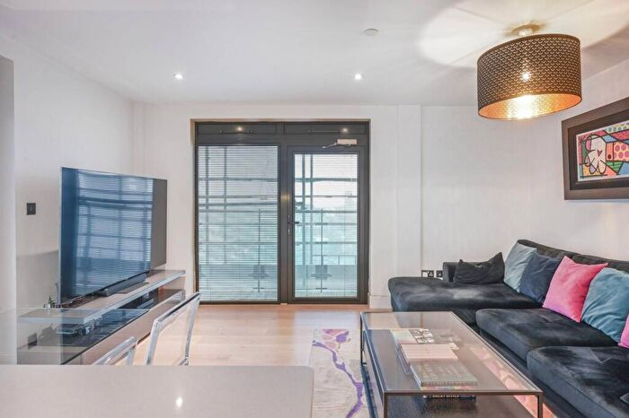 2 Bedroom Flat For Sale In Parkview Apartments, Poplar, London, E14