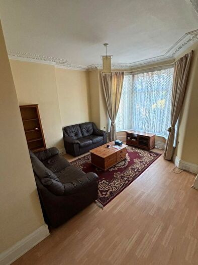 2 Bedroom Flat To Rent In Broomhill Road, Ilford, IG3