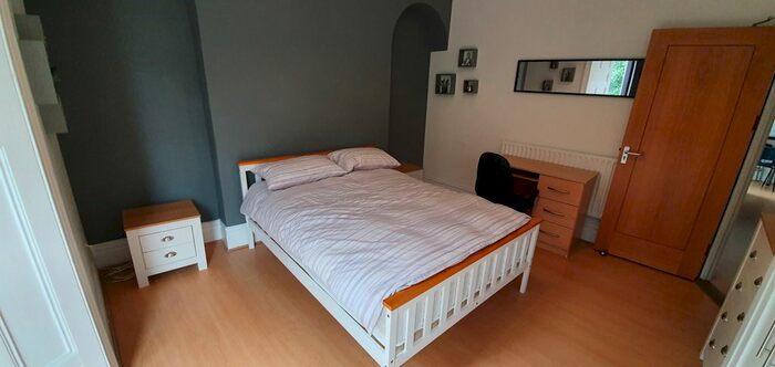 3 Bedroom Flat To Rent In Flat, Brynymor Crescent, Swansea, SA1