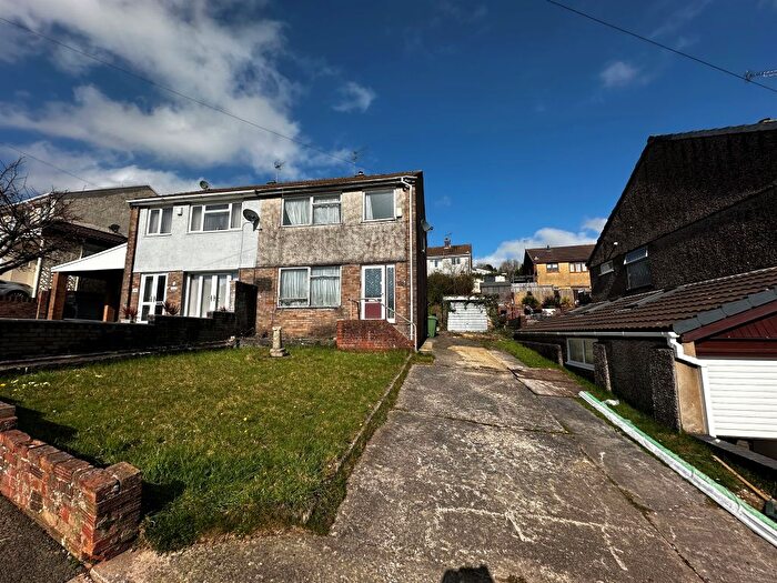 3 Bedroom Semi-detached House For Sale In Celyn Isaf, Tonyrefail, Porth, CF39