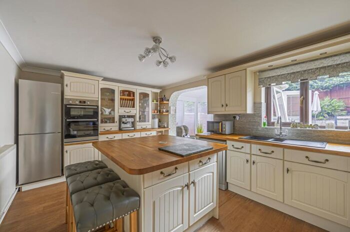 4 Bedroom Detached House For Sale In Chervil Close, Swindon, SN2