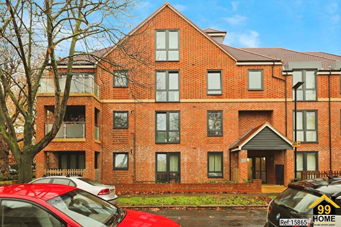 2 Bedroom Flat For Sale In Flat, Garth Road, Chiswick, W4