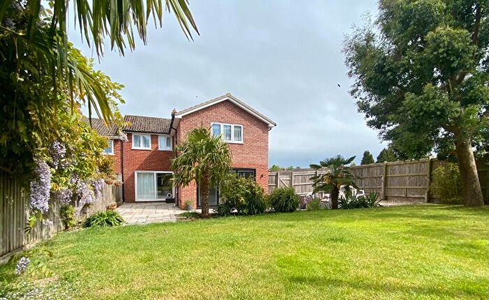 4 Bedroom Semi Detached House For Sale In Sanden Close, Hungerford, Berkshire, RG17