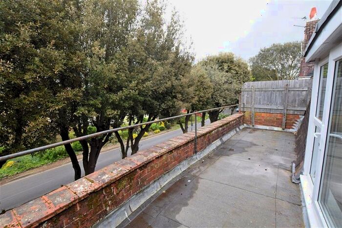 3 Bedroom Flat To Rent In A Coastguard Parade, Barrack Lane, Bognor Regis, West Sussex, PO21