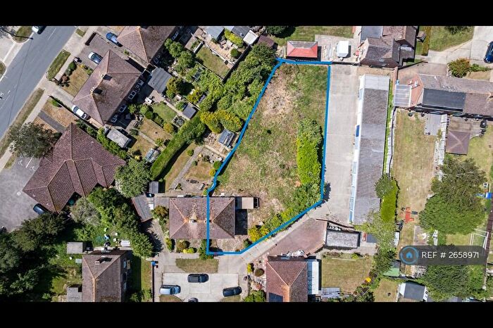 3 Bedroom Semi-Detached House To Rent In Roman Acre, Wick, Littlehampton, BN17