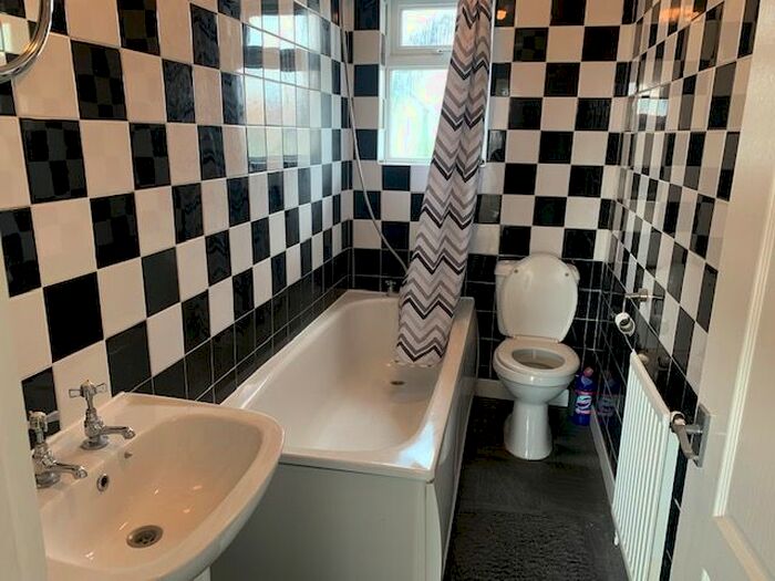 1 Bedroom Flat To Rent In Whalebone Lane, Dagenham RM8