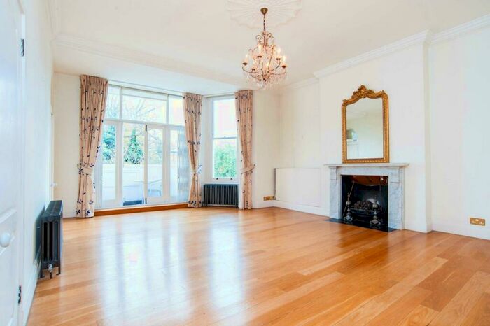 3 Bedroom Flat To Rent In Thurlow Road, Hampstead, NW3