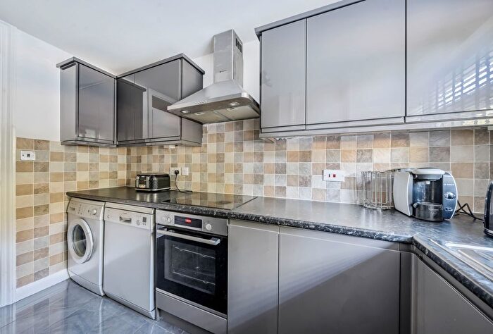 2 Bedroom Flat For Sale In Doods Park Road, Reigate, Surrey, RH2