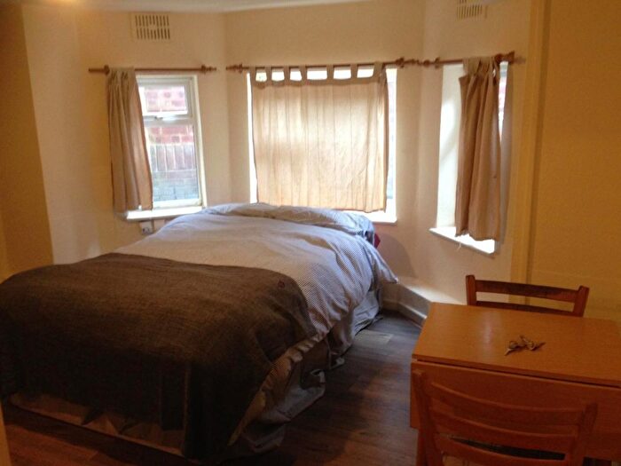 Studio To Rent In St. Pauls Avenue, London, NW2