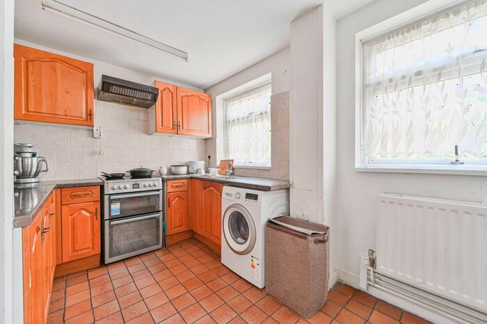 2 Bedroom Maisonette To Rent In Warner Road, Camberwell, London, SE5