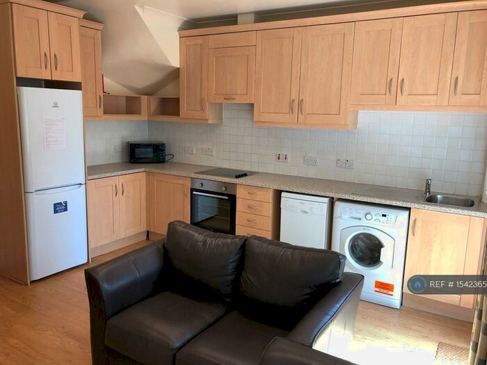 3 Bedroom Flat To Rent In St. Catherines Court, Winchester, SO23