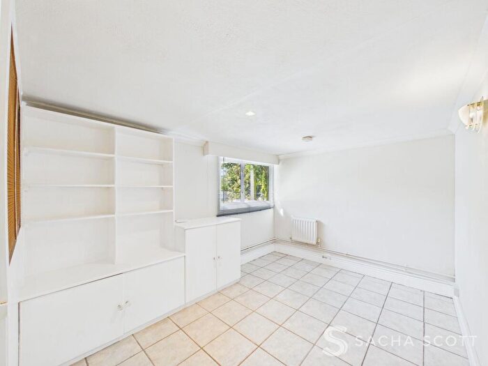 1 Bedroom Flat To Rent In Green Lane, Chessington, KT9