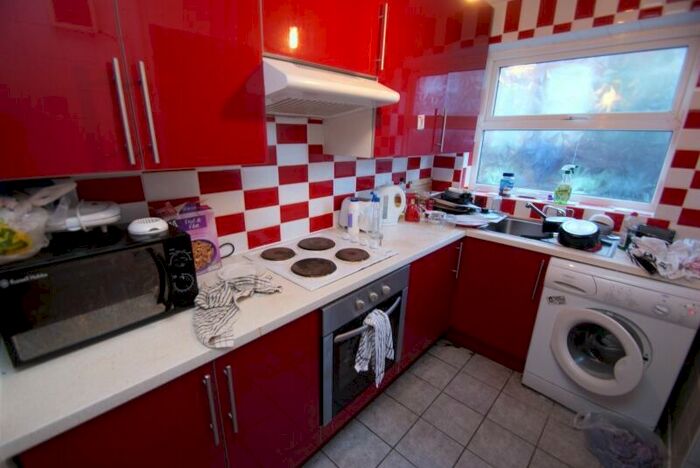 5 Bedroom Terraced House To Rent In Mayville Avenue, Hyde Park, Leeds, LS6