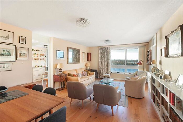 3 Bedroom Flat For Sale In Rosebank, Holyport Road, London, SW6